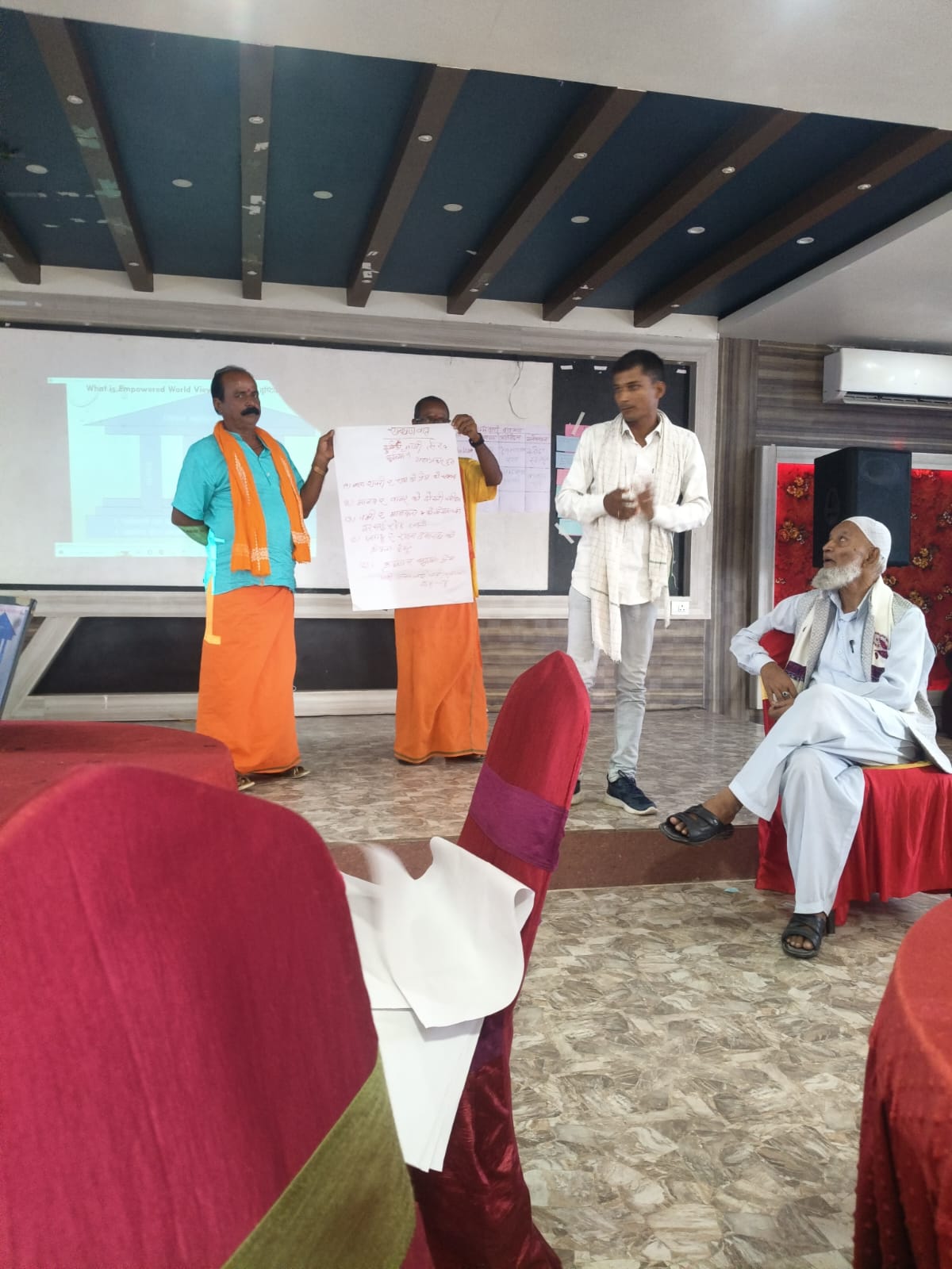 Hindu Guru Prensenting their Learning during EWV WOrkshop